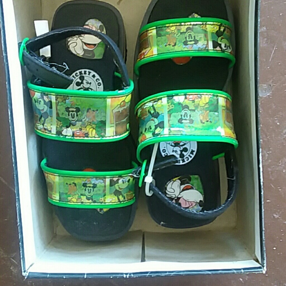 Mickey & Co girls sandals Size 13 Green